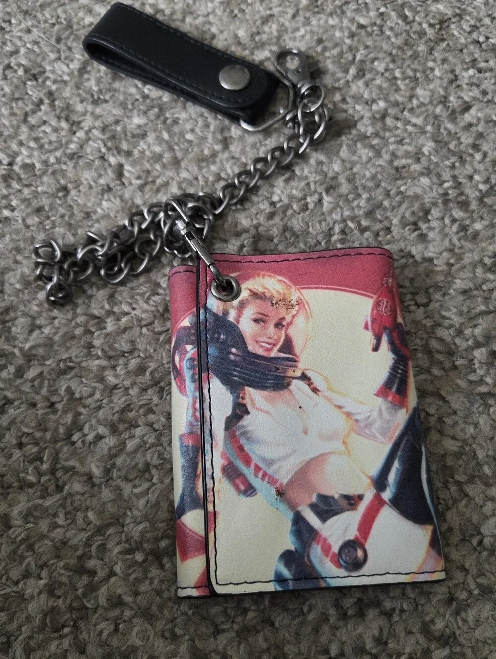 Fallout 4 Gamer Trifold Chain Wallet Nuka Cola Girl 2016 Bethesda Rare